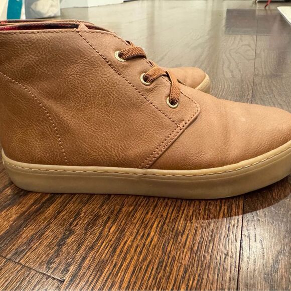 Old Navy Chukka boots boys size 4 - Picture 3 of 6